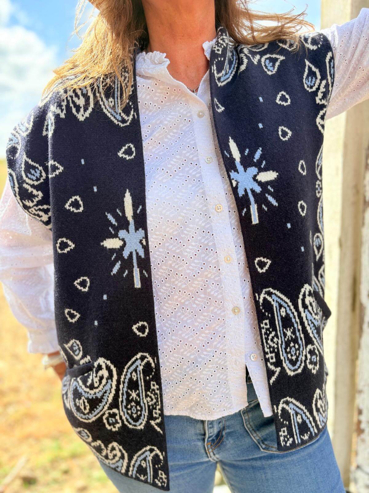 Veste sans manches femme motif bandana bleu marine et écru