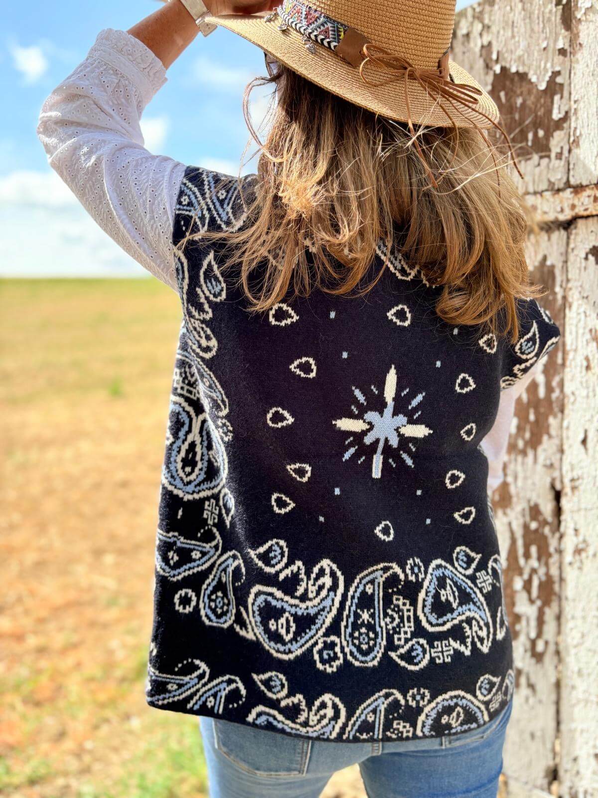Dos veste cachemire femme motif bandana bleu marine et écru