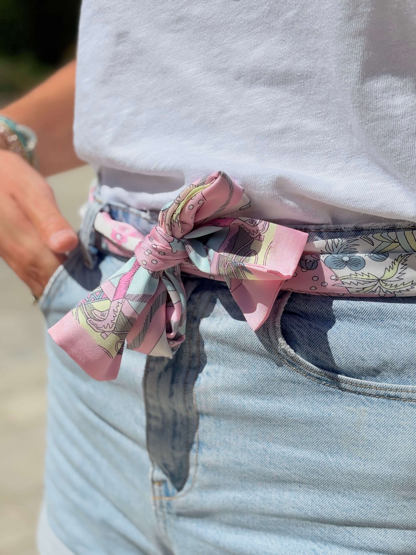 Foulard romantique fleurs pastel ceinture