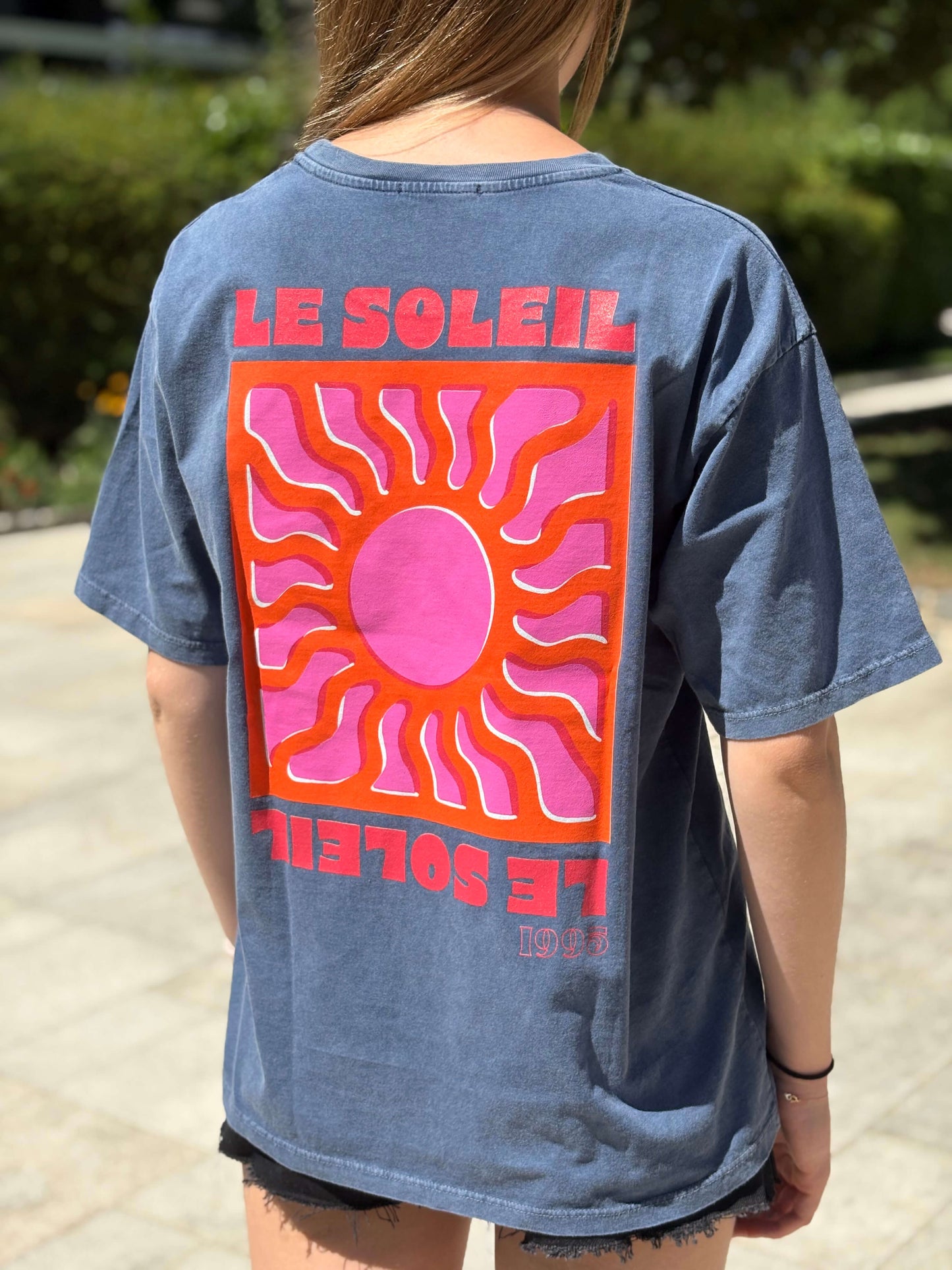 Grand motif soleil graphique au dos du t-shirt