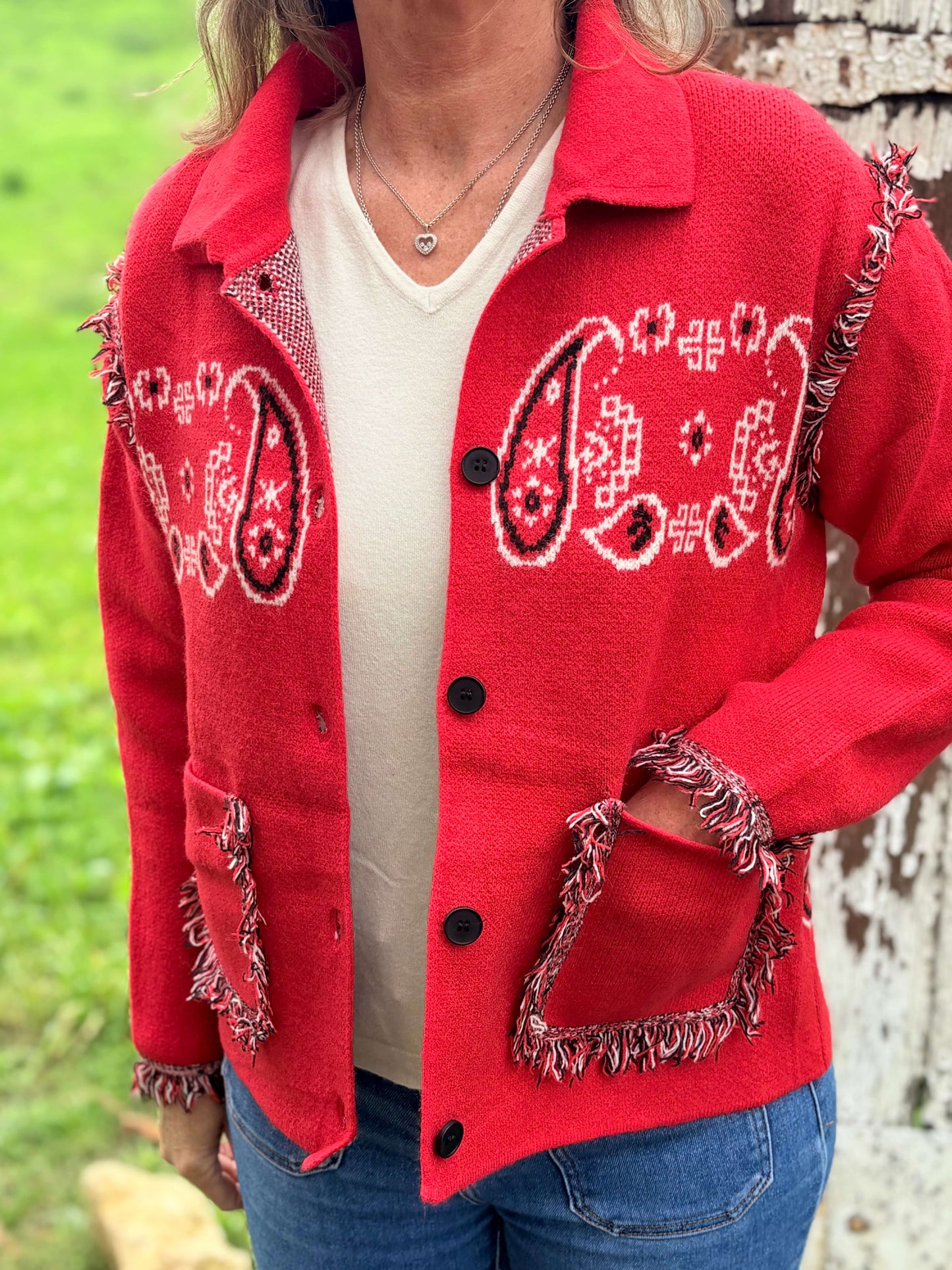 Veste motif bandana rouge cachemire avec détails frangés