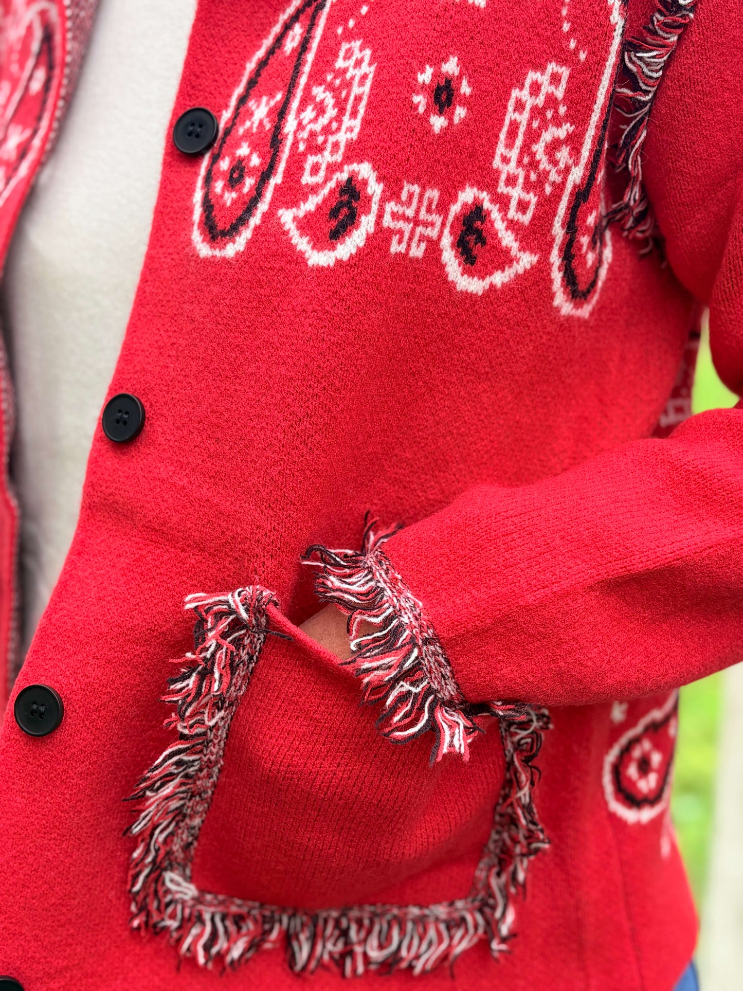 Détails poches Veste femme motif bandana et franges bohème chic