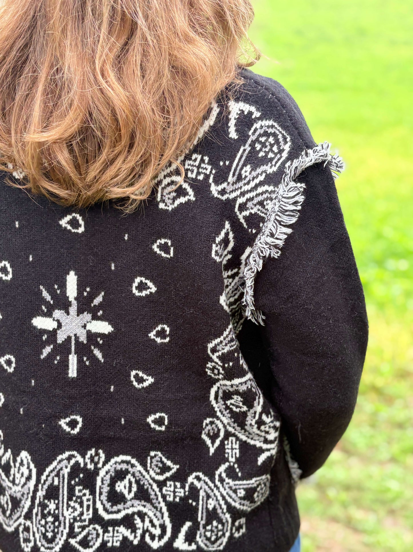 Détail dos veste femme noire toute douce