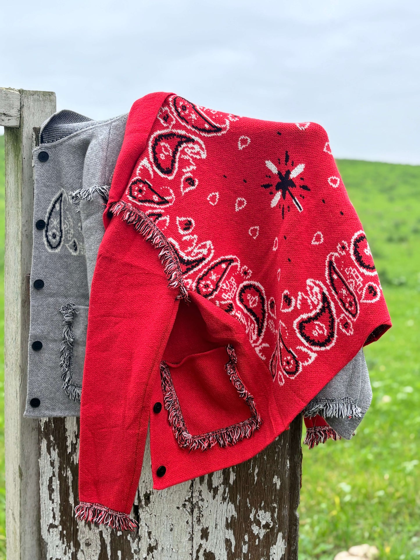 Veste rouge détails bandana en cachemire