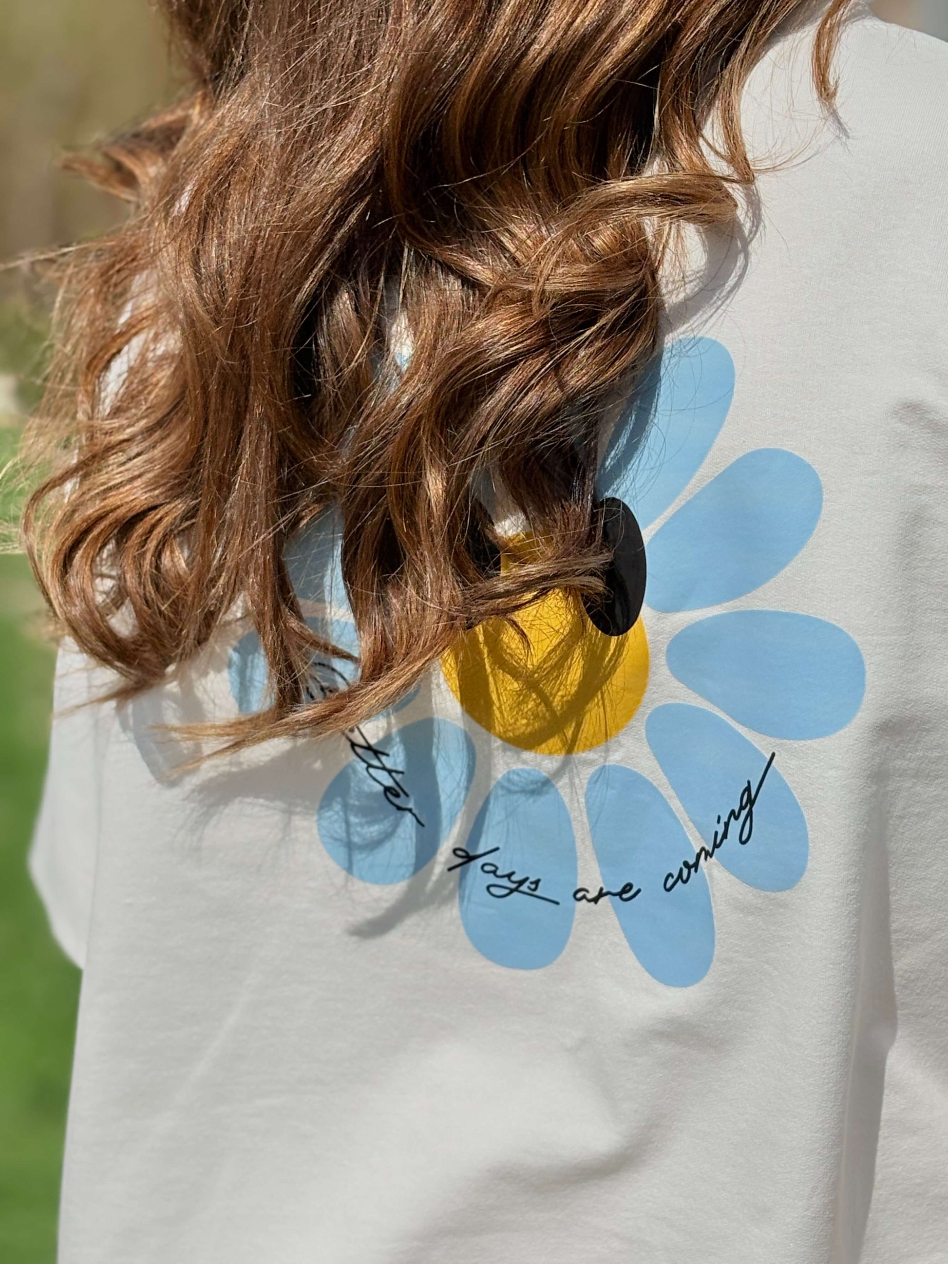 T-shirt ample blanc motif fleur bleue smiley