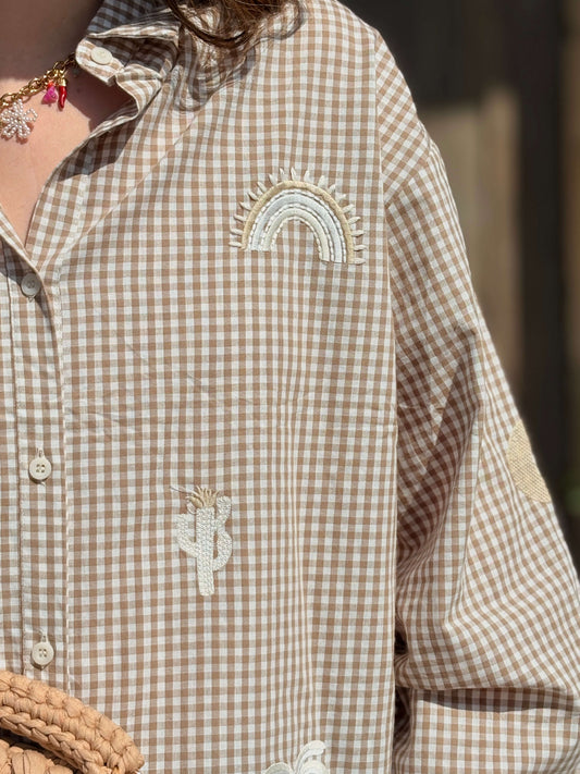 Chemise bohème chic brodée arc-en-ciel et cactus