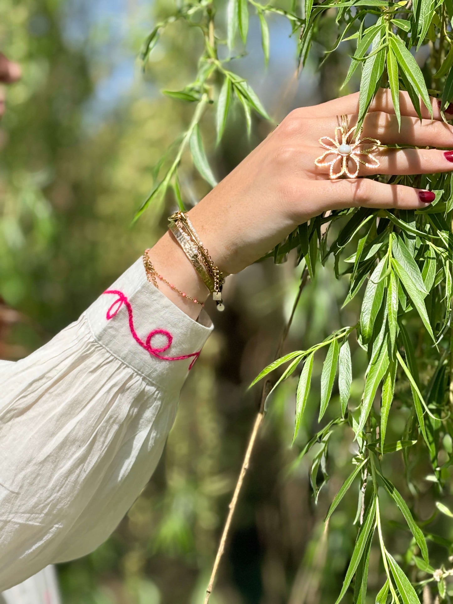 Détail manche broderies