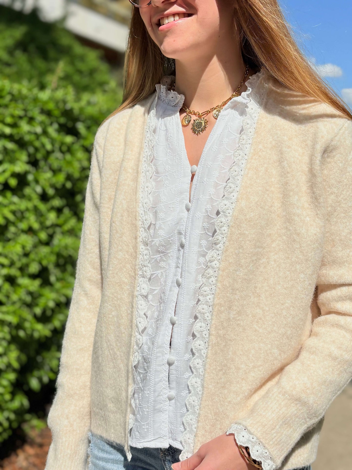 Gilet beige doux femme porté