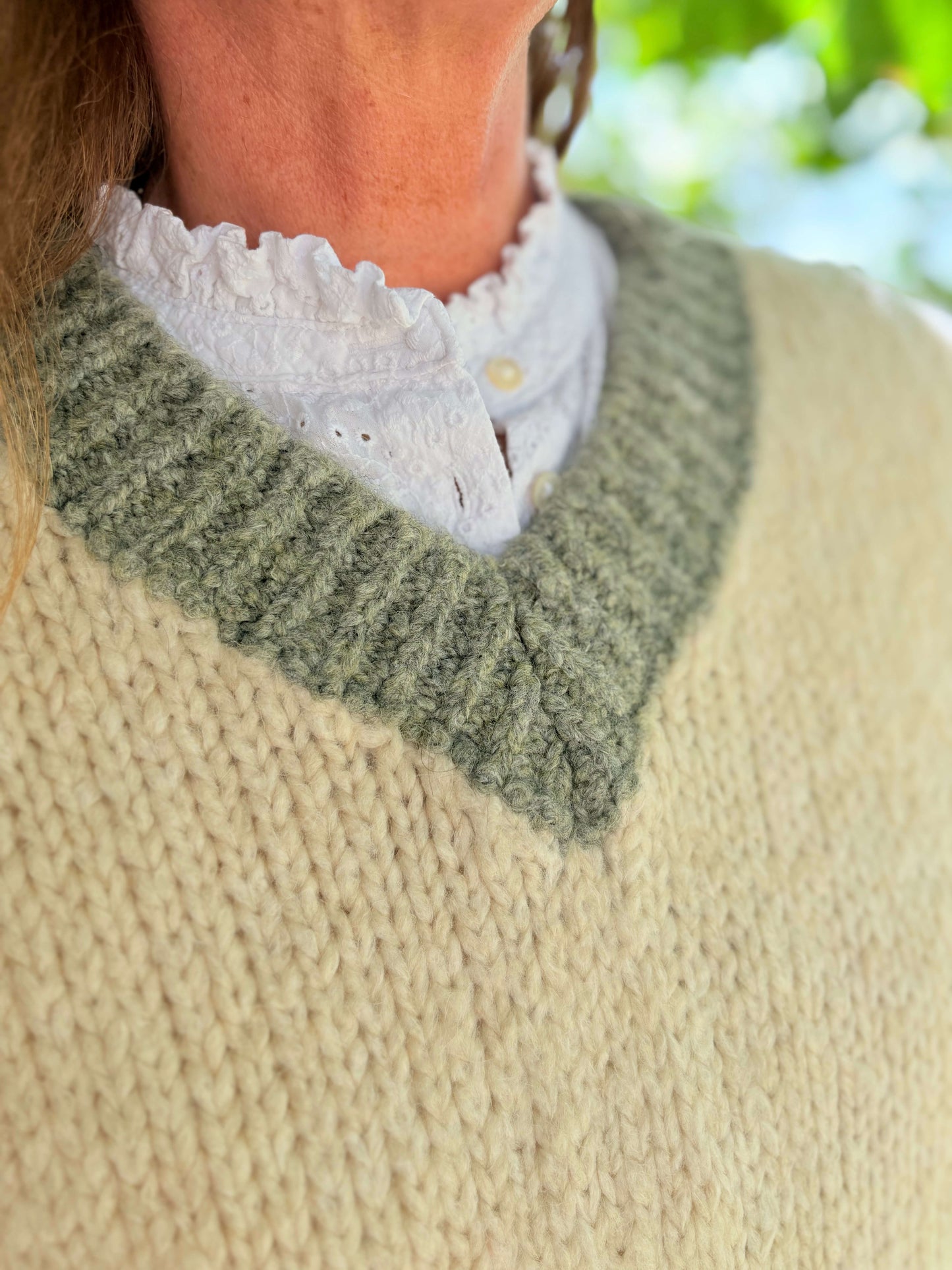 Col V pull sans manches bohème et élégant