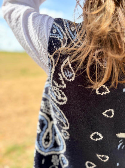 Gilet femme motif bandana bohème chic bleu marine