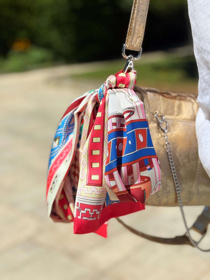 Foulard beige et multicolore accroche sac