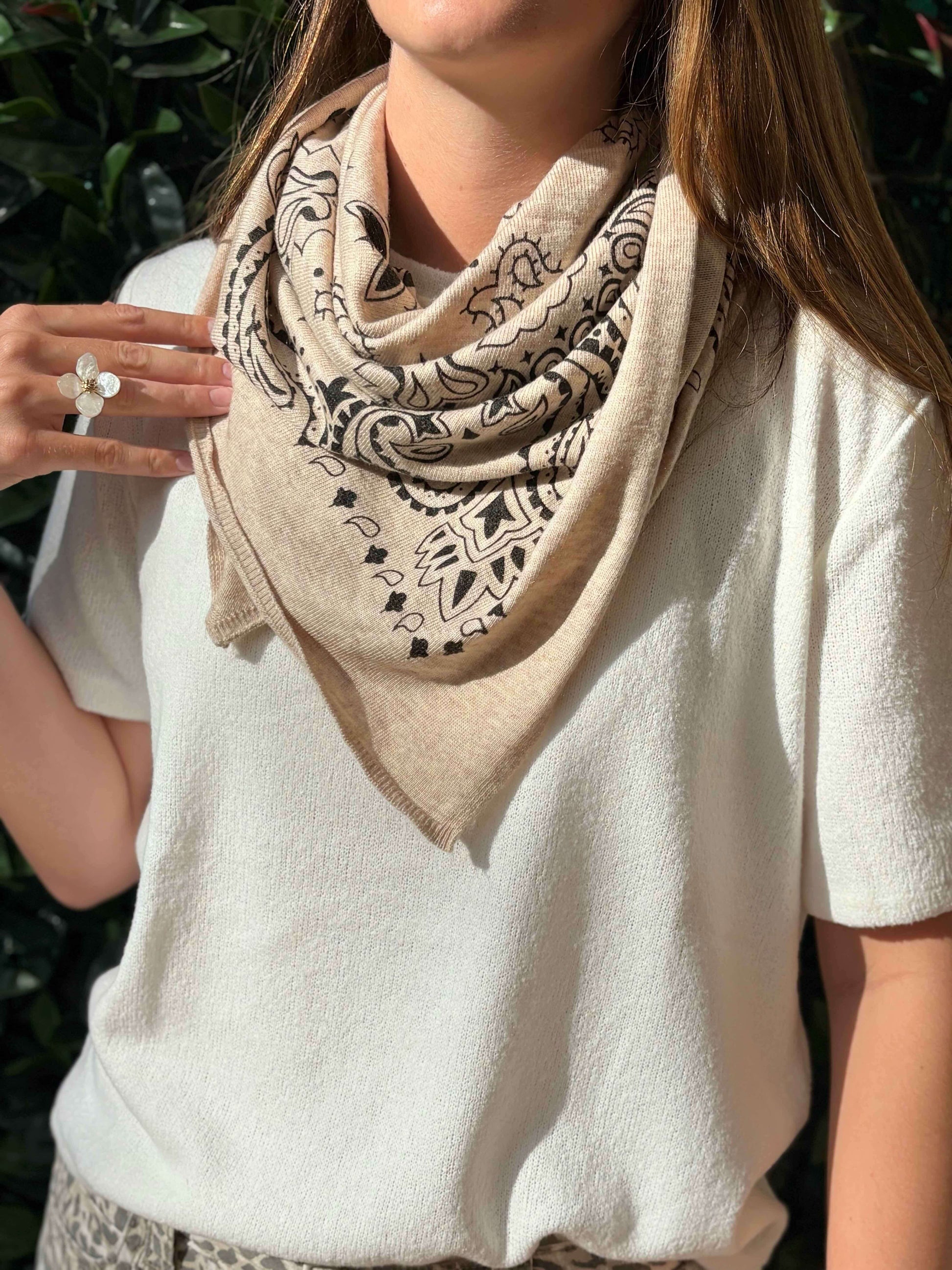 Foulard carré femme motif bandana bohème chic