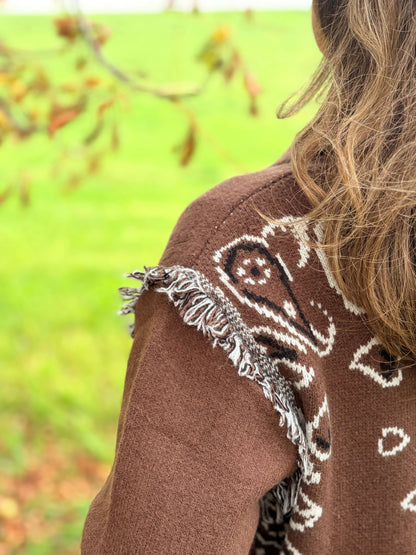 Détail franges veste pour femme marron