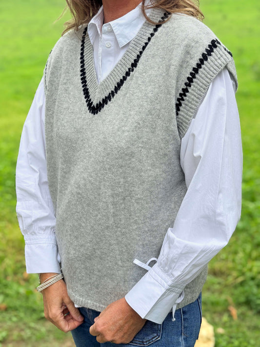 Pull sans manches femme gris avec détails noirs