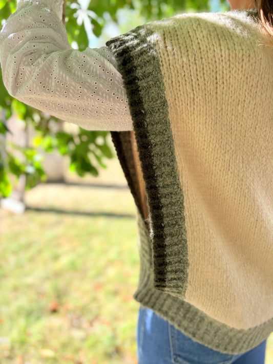 Pull sans manches beige et kaki en maille détail manches