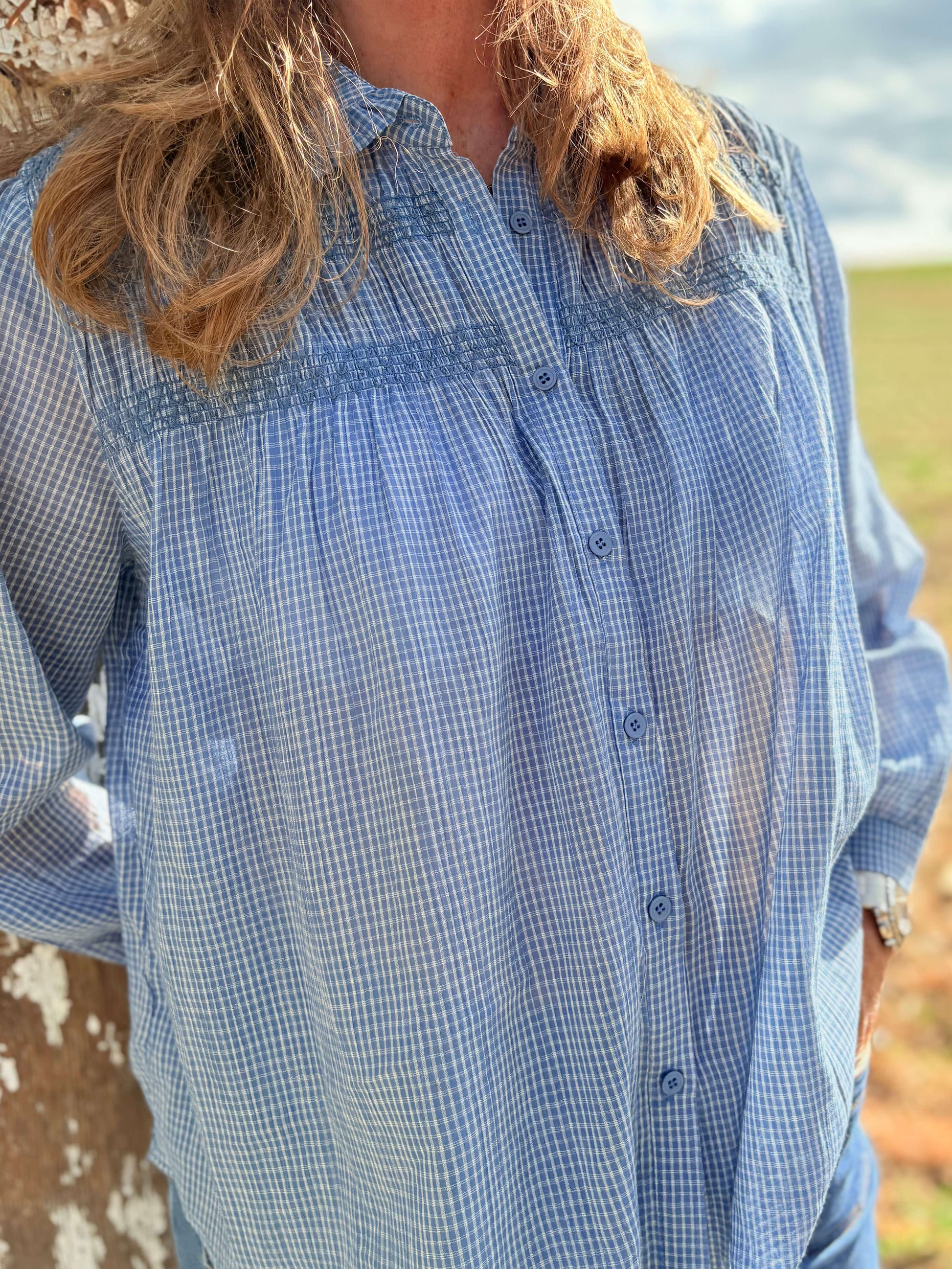 Chemise fluide et légère femme avec détails smocks