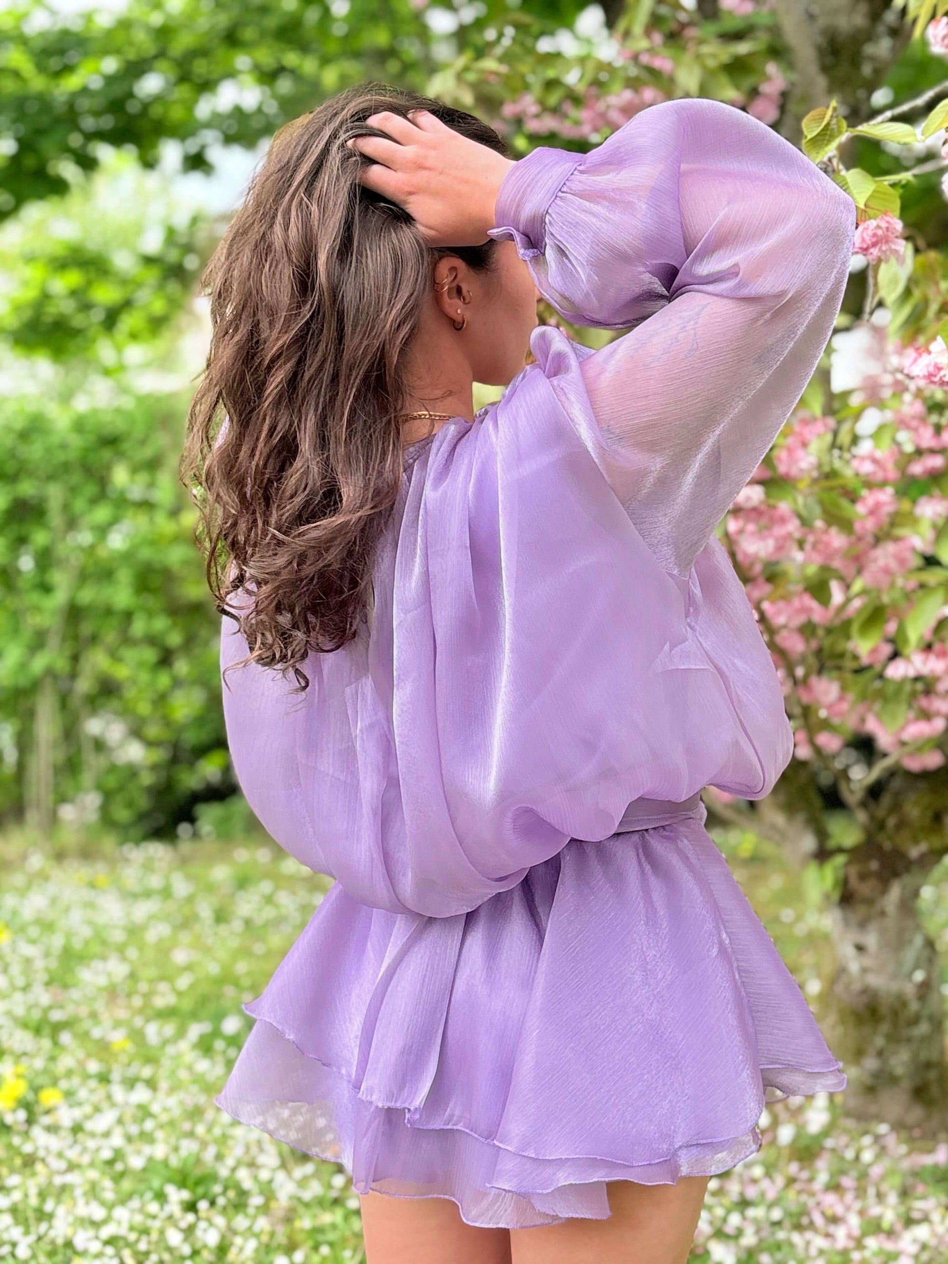 Robe LOUISE courte lilas satiné mariage – La Bohème Parisienne