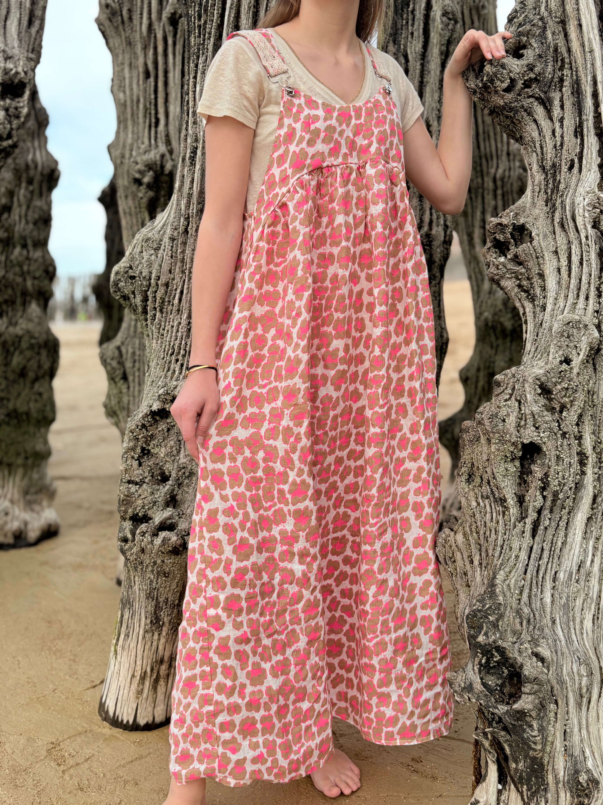 Robe salopette léopard rose en lin – La Bohème Parisienne
