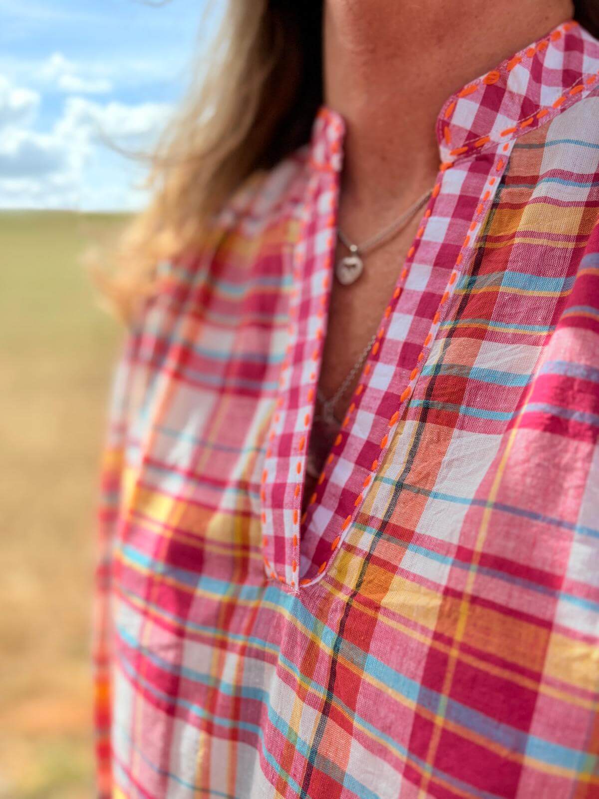 Chemise bohème à carreaux avec broderie dos