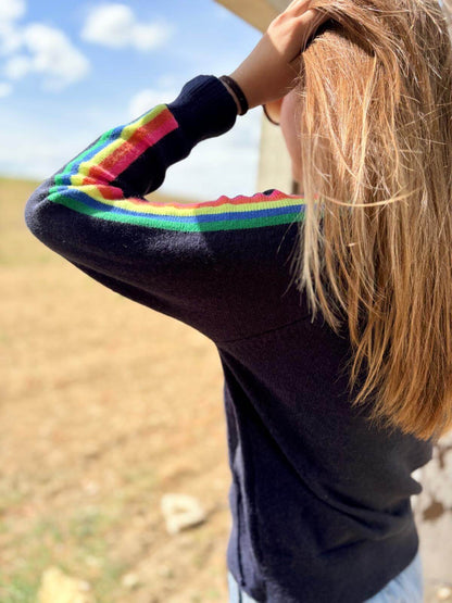 Gilet femme bleu marine avec des bandes colorées