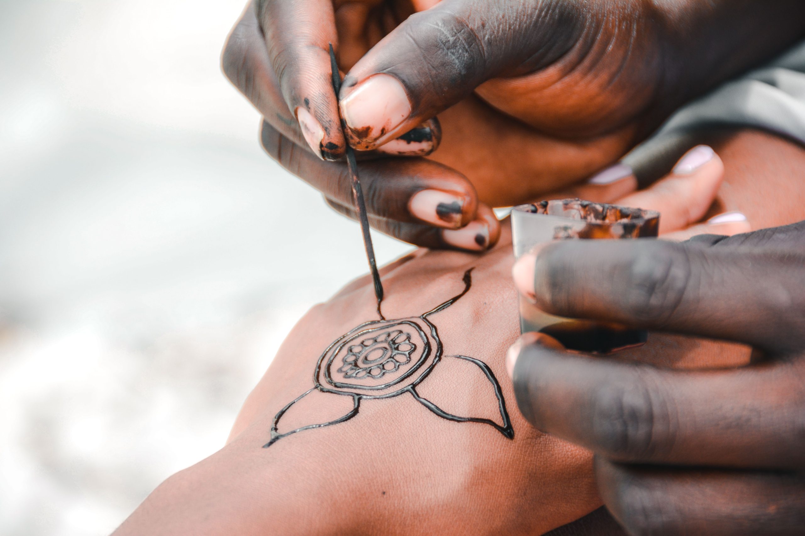 Guide du tatouage éphémère à la maison