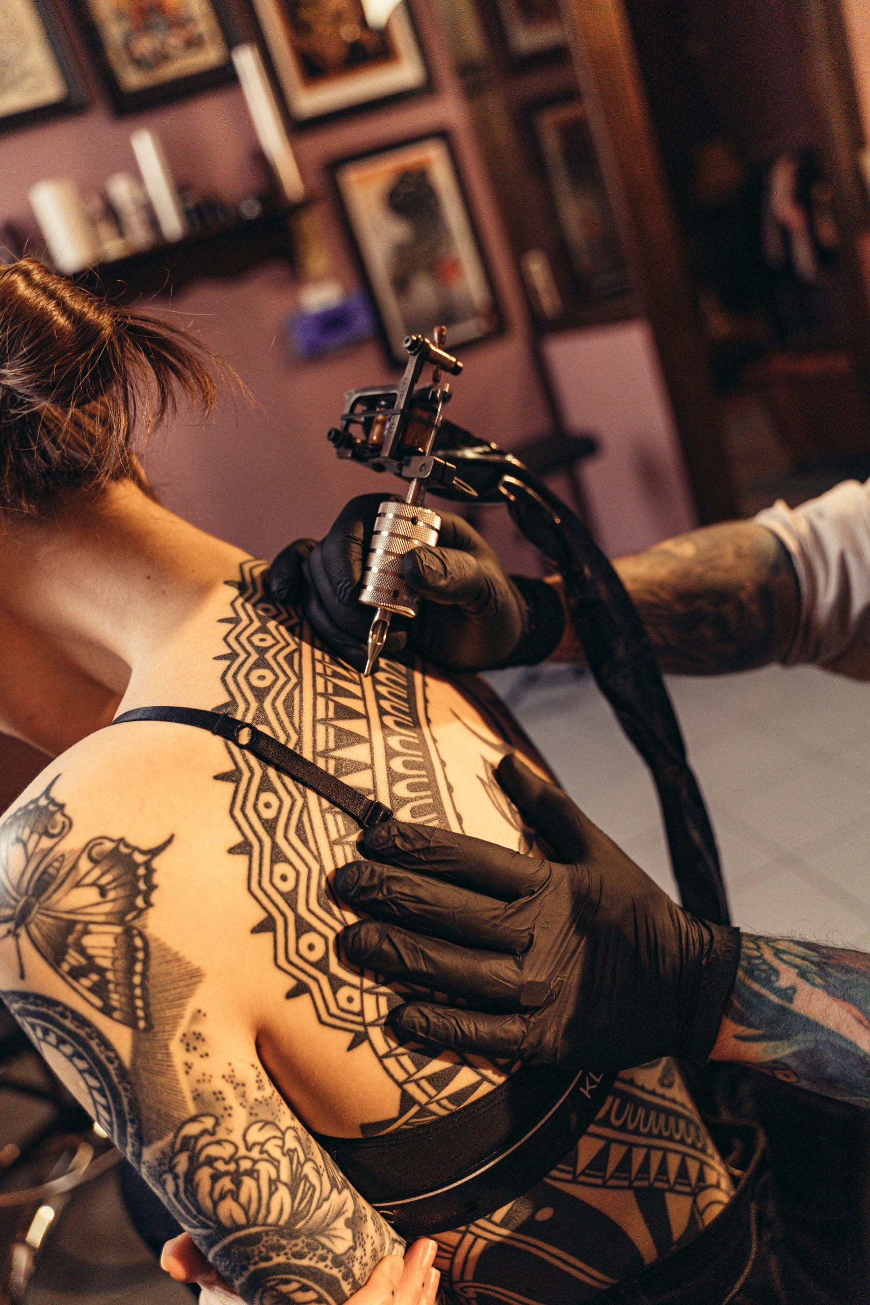 Tatouage main femme longévité
