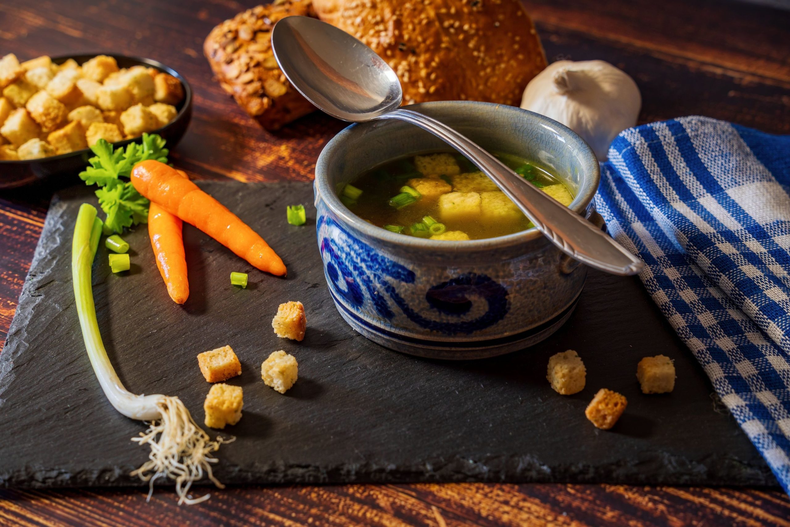 Bol de soupe de légumes chaude