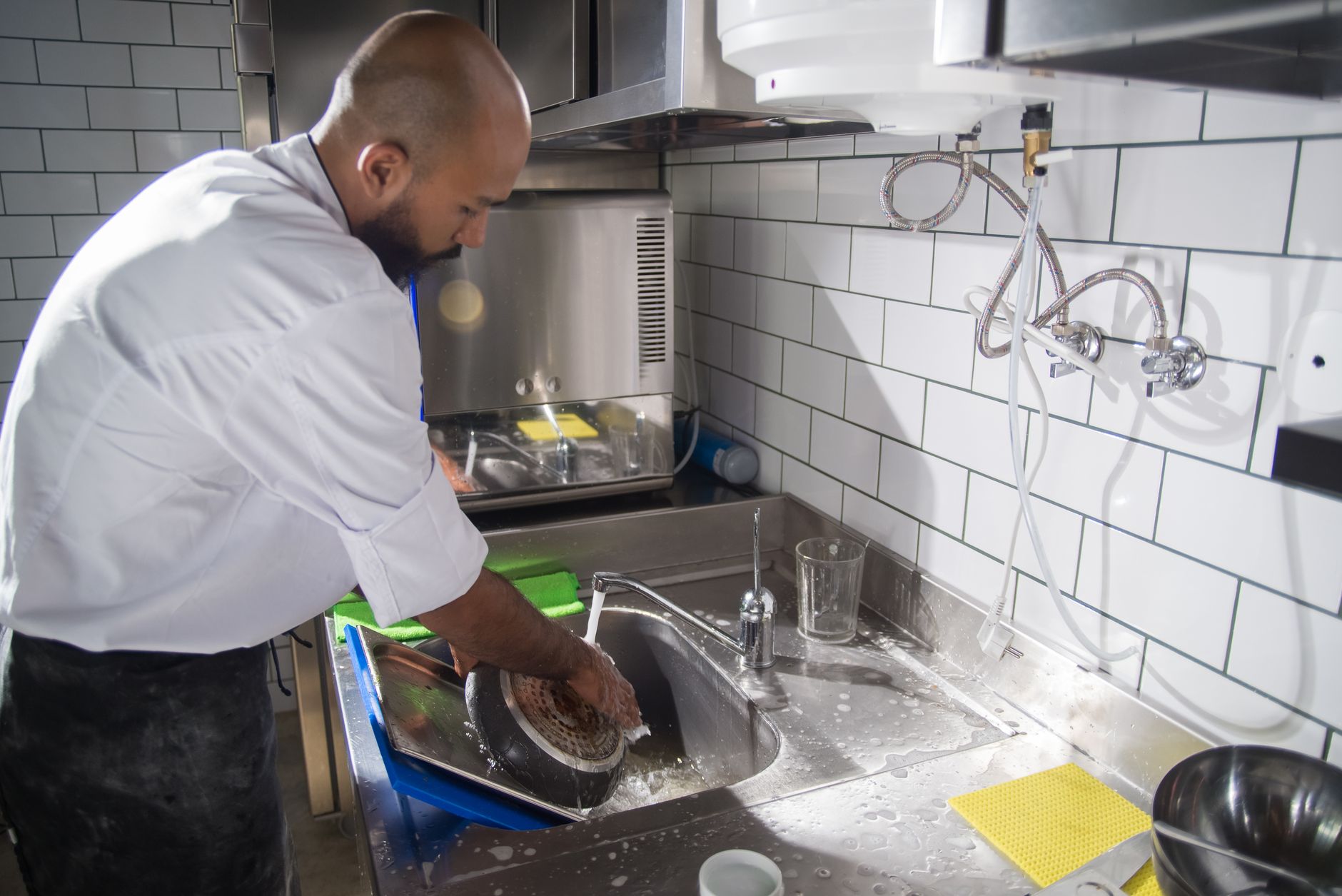 Evier de cuisine propre et range